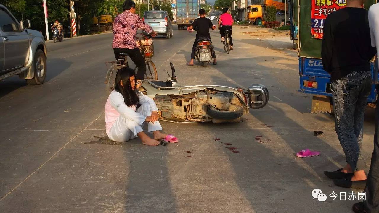 路口追尾三轮车怎么办-开车过路口不慎追尾三轮车，事故处理及经验分享