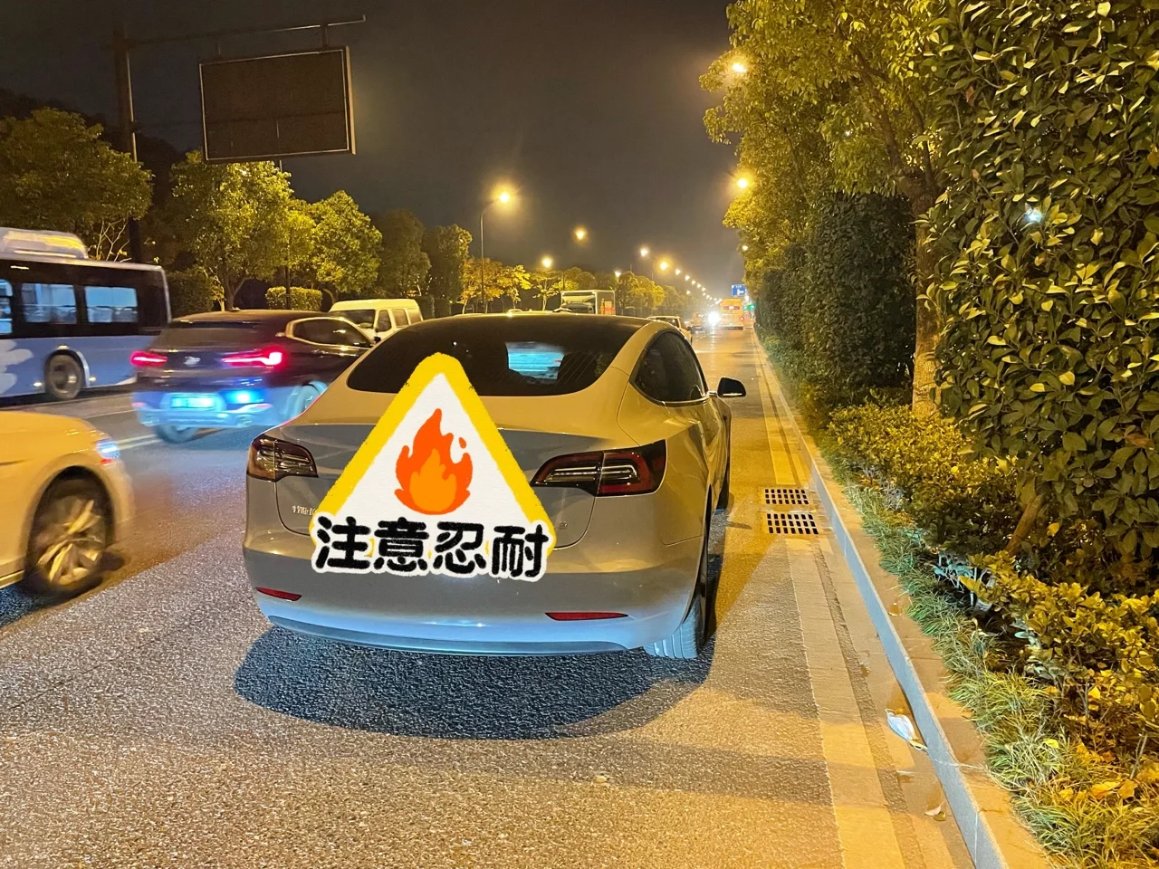 追尾三轮车一定是后车全责吗_追尾三轮车责任划分_路口追尾三轮车怎么办