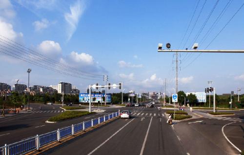 如何调出道路十字路口监控画面_十字路口调出监控道路画面视频_十字路口监控