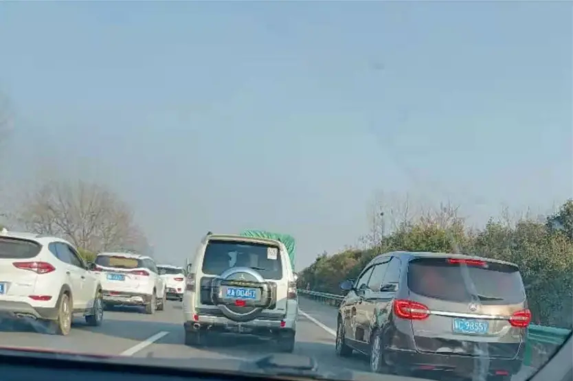 高速插队扣几分_司机高速路口插队_路口司机高速插队怎么处罚