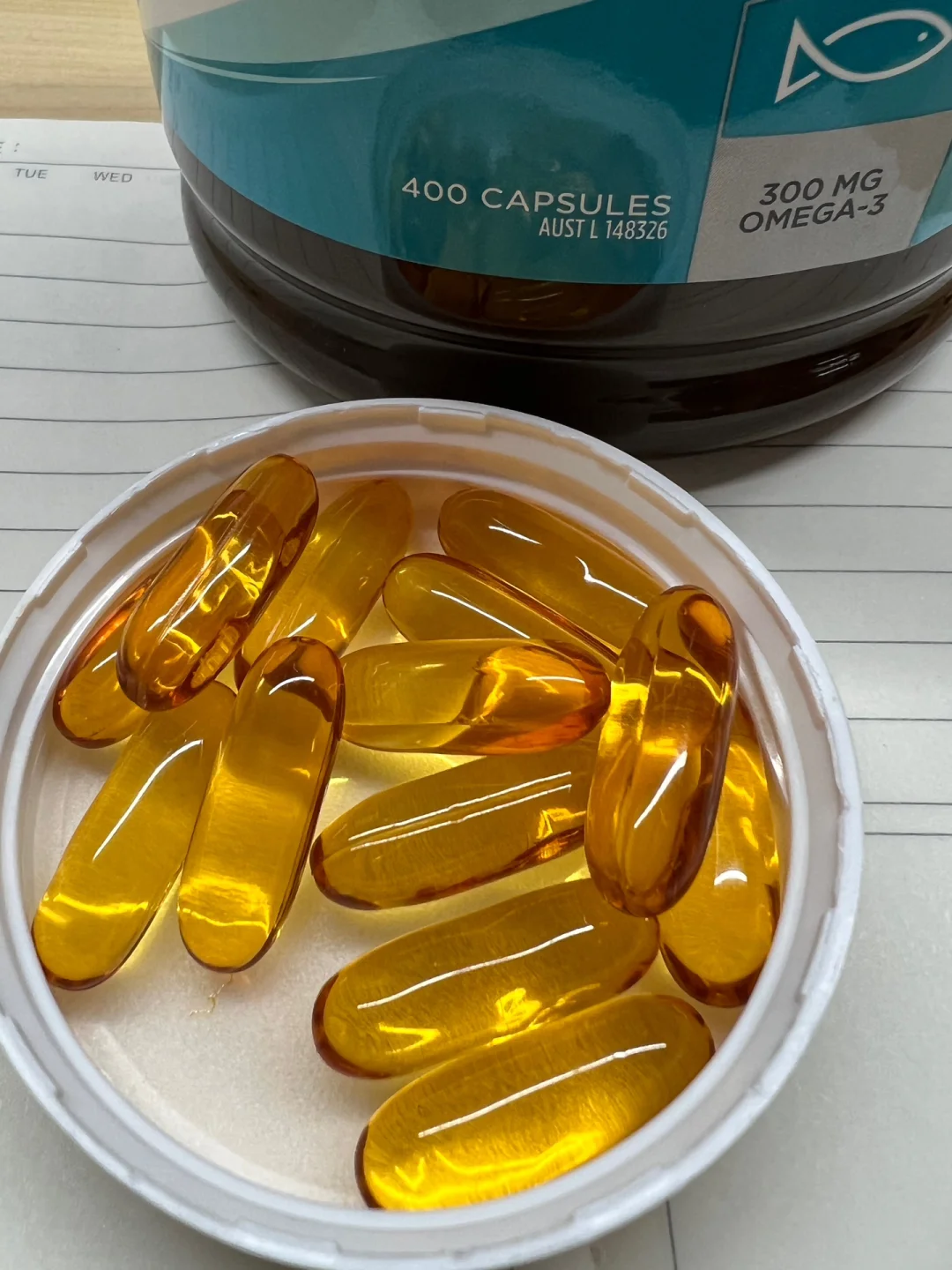 脸上掉皮屑_脸皮掉皮屑_脸部掉皮屑是什么原因
