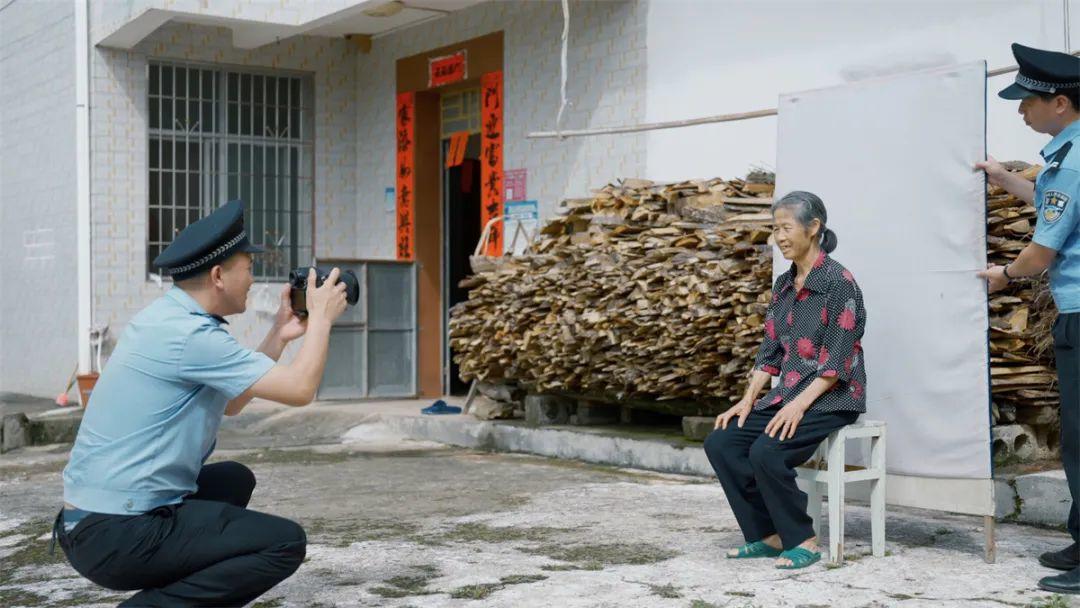 证姓名居民身份号码怎么填_居民身份证姓名证件号_居民身份证号和姓名