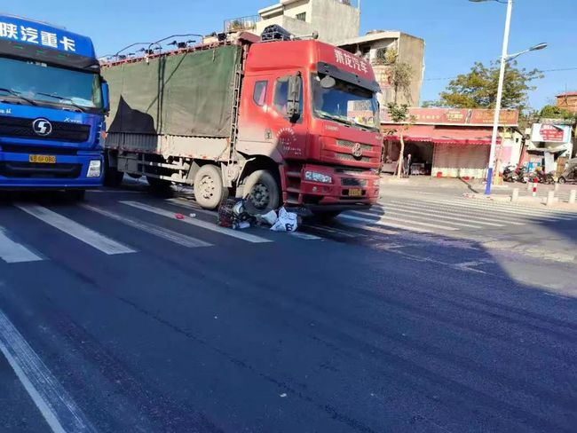 路口监控实拍图_路口监控实拍视频_路口监控实拍