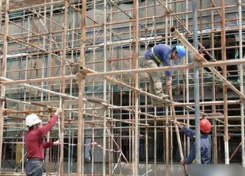 钢管舞者 